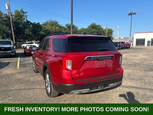 Used 2023 Ford Explorer XLT w/ Equipment Group 202A AWD/4WD image 4