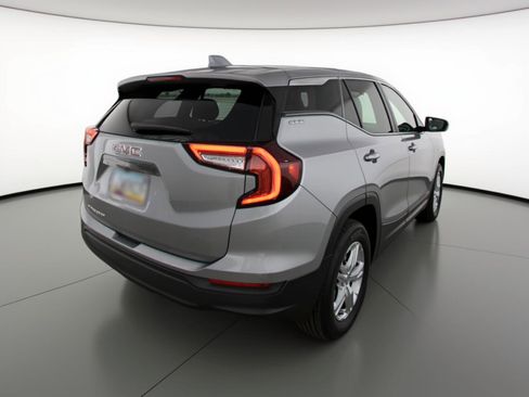 Used 2024 GMC Terrain SLE image 9