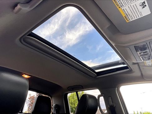 Used 2014 Nissan Frontier PRO-4X w/ Pro-4x Luxury Package image 21