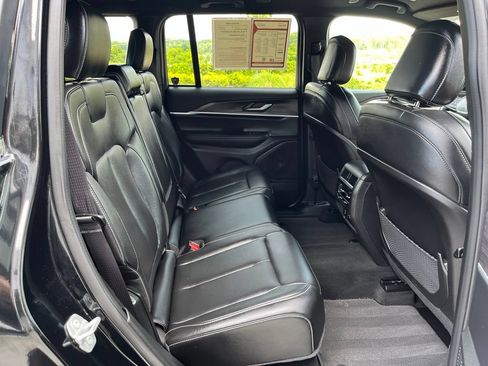 Used 2025 Jeep Grand Cherokee Limited AWD/4WD image 20