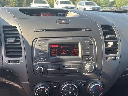 Used 2016 Kia Forte LX FWD image 9