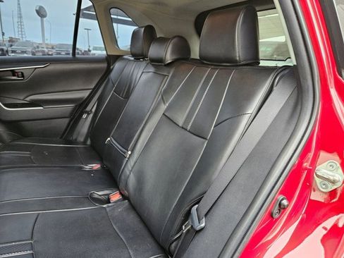 Used 2020 Toyota RAV4 LE image 19