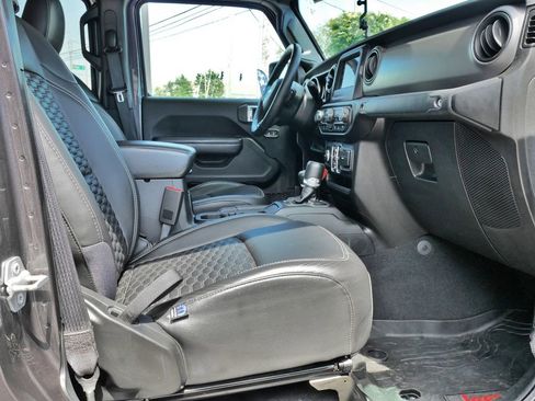 Used 2020 Jeep Gladiator Sport w/ Quick Order Package 24S AWD/4WD image 12