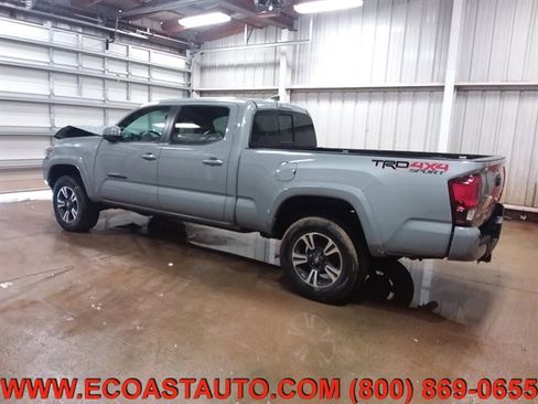 Used 2018 Toyota Tacoma TRD Sport w/ Technology Package image 4