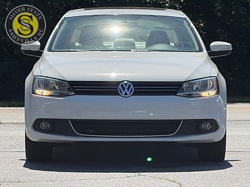 Used 2011 Volkswagen Jetta SEL FWD image 2