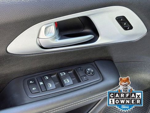 Used 2024 Chrysler Pacifica Select image 24