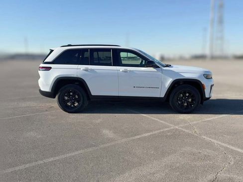 New 2026 Jeep Grand Cherokee Altitude image 14