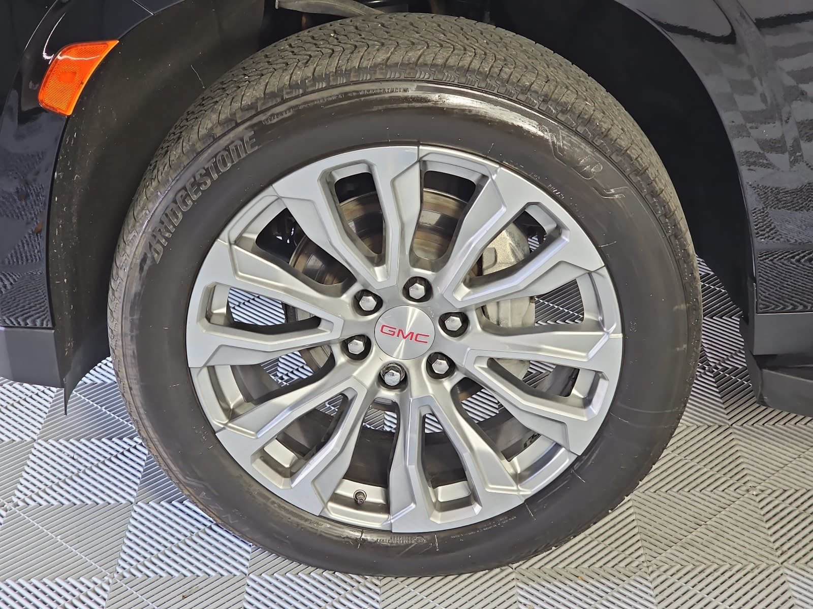 Used 2023 GMC Yukon XL Denali AWD/4WD image 10