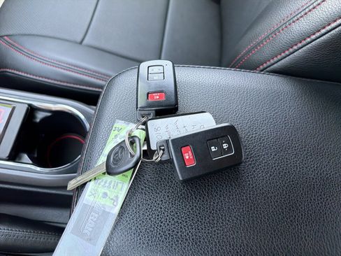 Used 2018 Toyota Tacoma TRD Sport AWD/4WD image 31