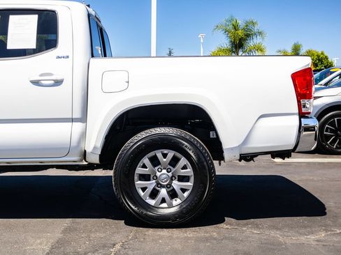Used 2017 Toyota Tacoma SR5 w/ Tow Package RWD image 6