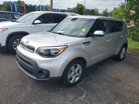 Used 2019 Kia Soul w/ Convenience Package FWD image 2