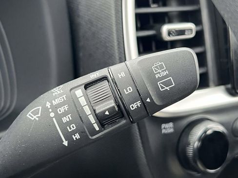 Certified 2023 Hyundai Venue SE FWD image 23