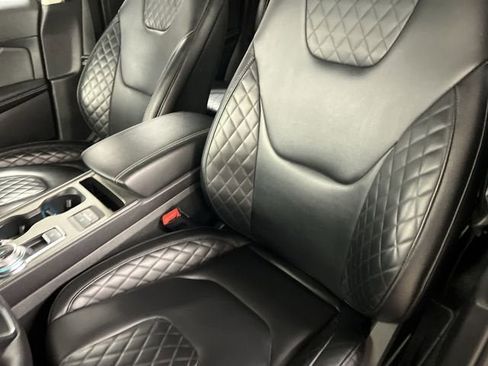 Used 2024 Ford Edge Titanium image 18