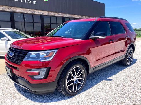Used 2017 Ford Explorer Sport w/ Equipment Group 401A AWD/4WD image 2