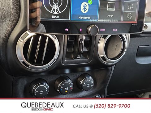 Used 2014 Jeep Wrangler Unlimited Rubicon w/ Connectivity Group AWD/4WD image 14