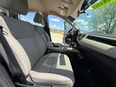Used 2017 Honda HR-V LX image 12