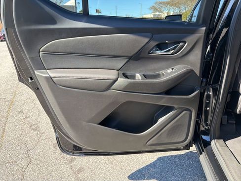 Used 2023 Chevrolet Traverse RS image 37