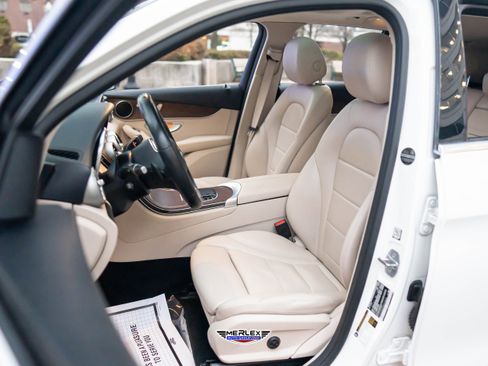 Used 2021 Mercedes-Benz GLC 300 4MATIC image 16