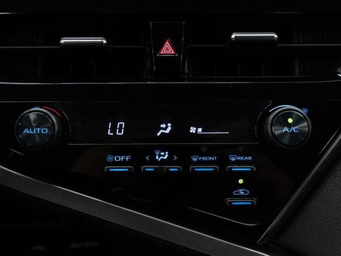 Used 2021 Toyota Camry SE FWD image 22