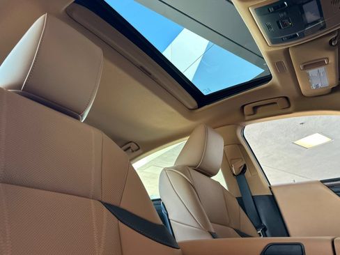 Certified 2025 Lexus ES 300h w/ Accessory Package (Z1) FWD image 13