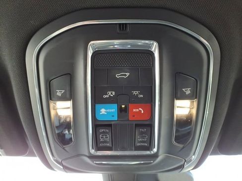 Certified 2023 Jeep Grand Cherokee Altitude image 19