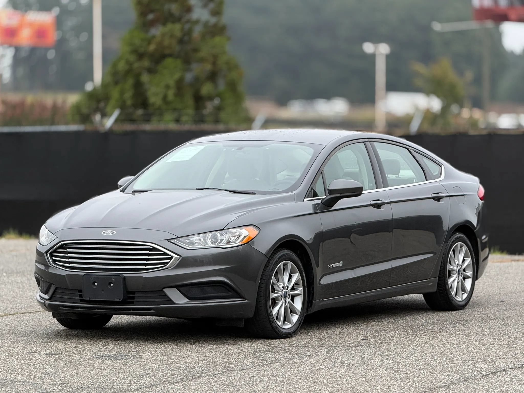 Used 2017 Ford Fusion SE FWD image 6