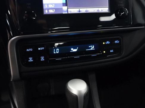 Used 2019 Toyota Corolla LE FWD image 33