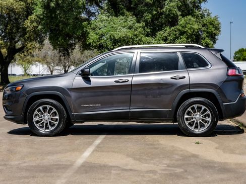 Used 2019 Jeep Cherokee Latitude Plus w/ Comfort/Convenience Group image 16