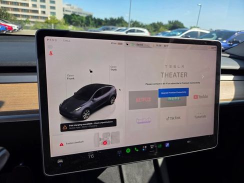 Used 2023 Tesla Model Y 2WD image 43