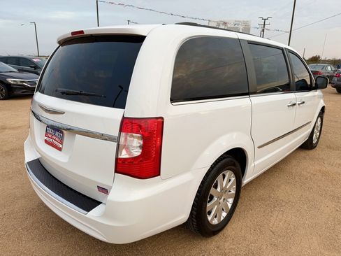 Used 2015 Chrysler Town & Country Touring w/ Driver Convenience Group image 7