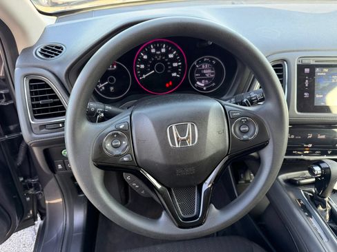 Used 2018 Honda HR-V EX image 33