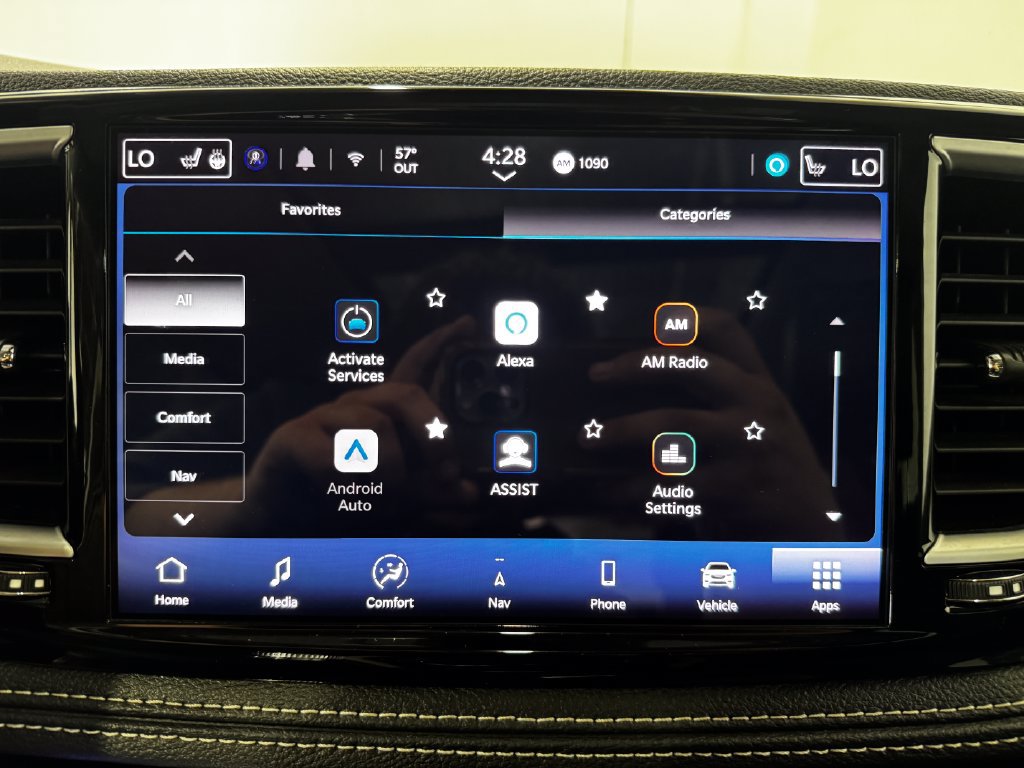 Used 2024 Chrysler Pacifica Limited FWD image 44