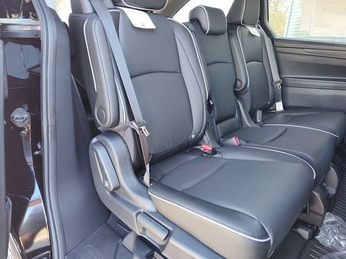 New 2026 Honda Odyssey Touring image 14