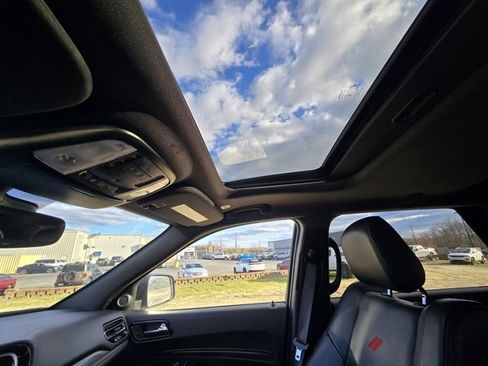 Used 2024 Dodge Durango GT image 9