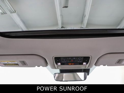 Used 2025 Toyota Grand Highlander AWD Hybrid image 21