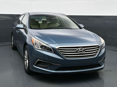 Used 2017 Hyundai Sonata SE FWD image 1