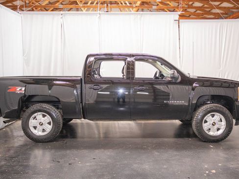 Used 2010 Chevrolet Silverado 1500 LTZ w/ Z71 Appearance Package AWD/4WD image 5