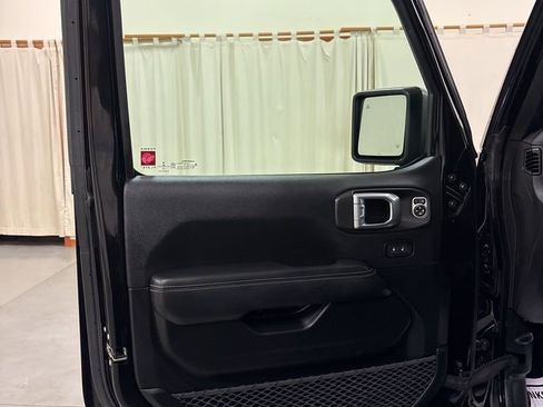 Used 2020 Jeep Gladiator Overland image 19