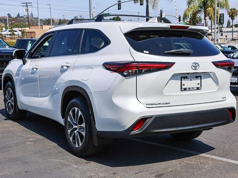 Certified 2025 Toyota Highlander XLE FWD image 24