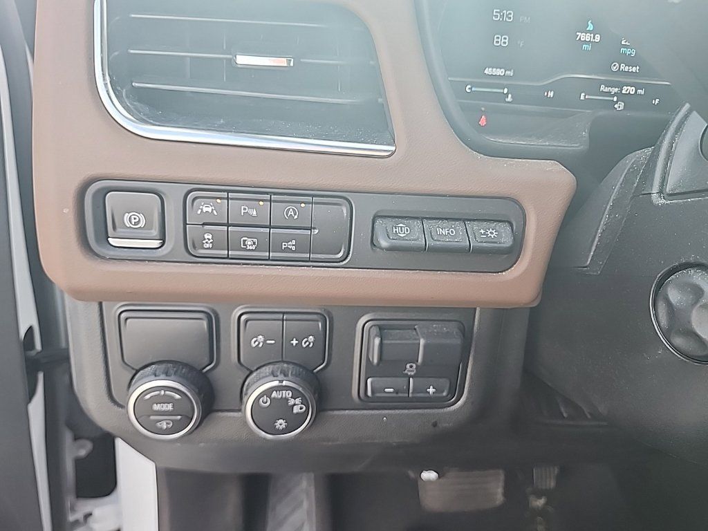 Used 2024 Chevrolet Suburban High Country w/ Advanced Technology Package RWD image 13