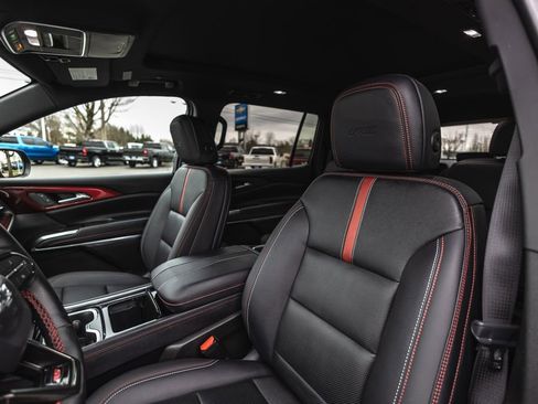 Used 2024 Chevrolet Traverse RS image 22