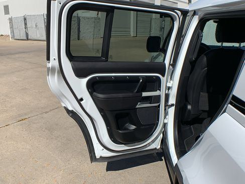 Used 2024 Land Rover Defender 110 S image 20