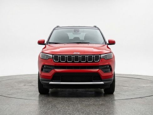 Used 2025 Jeep Compass Limited AWD/4WD image 2