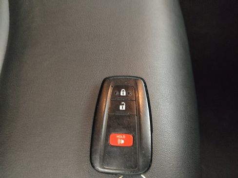 Used 2018 Toyota Prius Four w/ Advanced Technology Package image 32