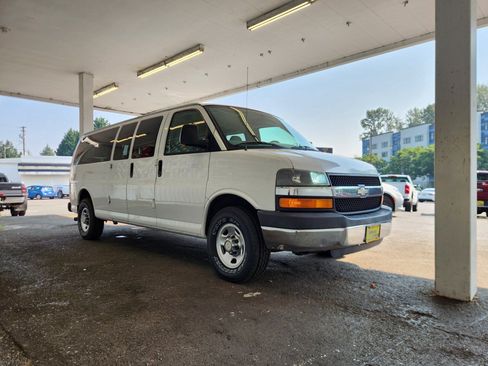 Used 2007 Chevrolet Express 3500 Extended Passenger w/ LT Preferred Equipment Group RWD image 7