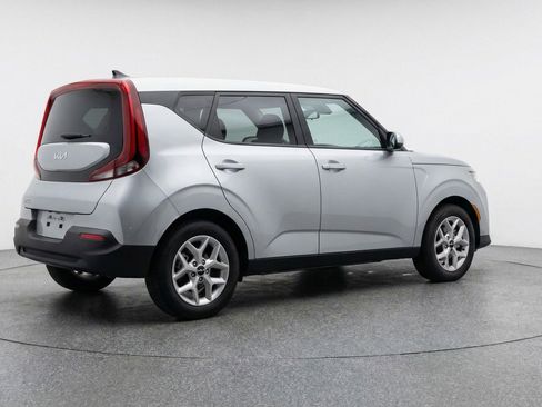 Used 2025 Kia Soul LX w/ LX Technology Package image 7