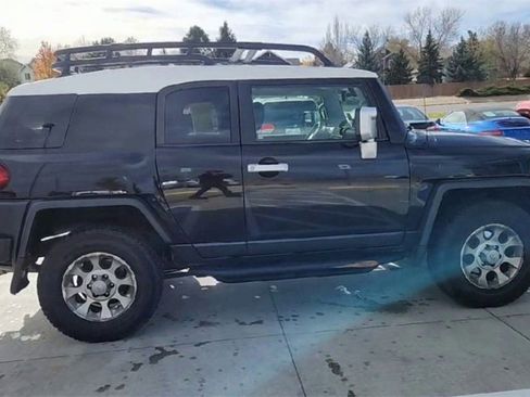 Used 2012 Toyota FJ Cruiser 4WD image 2