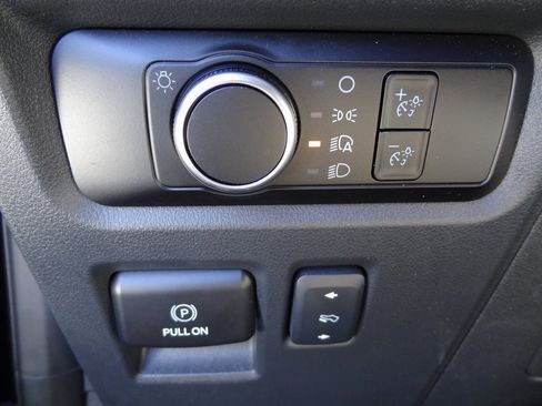 Certified 2024 Ford Expedition XLT image 10