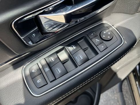 Used 2018 RAM 2500 Laramie w/ Sport Appearance Group AWD/4WD image 19