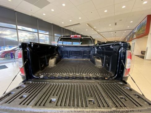 Used 2022 GMC Canyon AT4 image 24